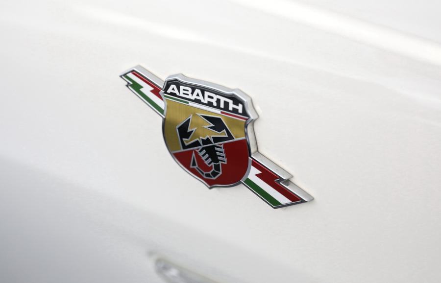 Логотип Abarth 124 Spider Monza Edition (348) 2018 года  (AU) (фото 20 из 23)